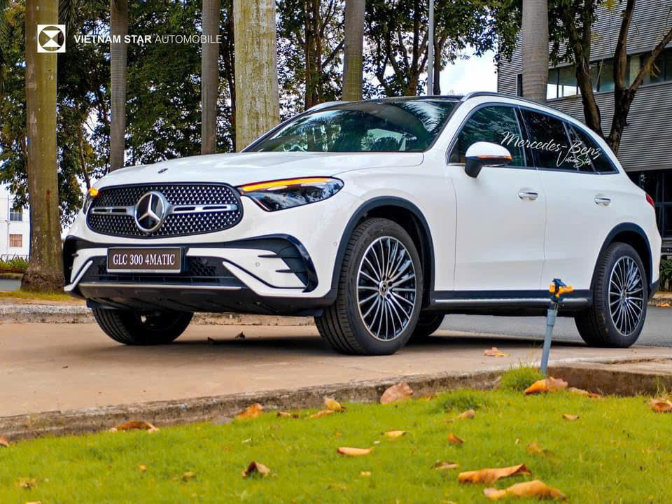 Mercedes GLC 300 4Matic SUV Gầm Cao