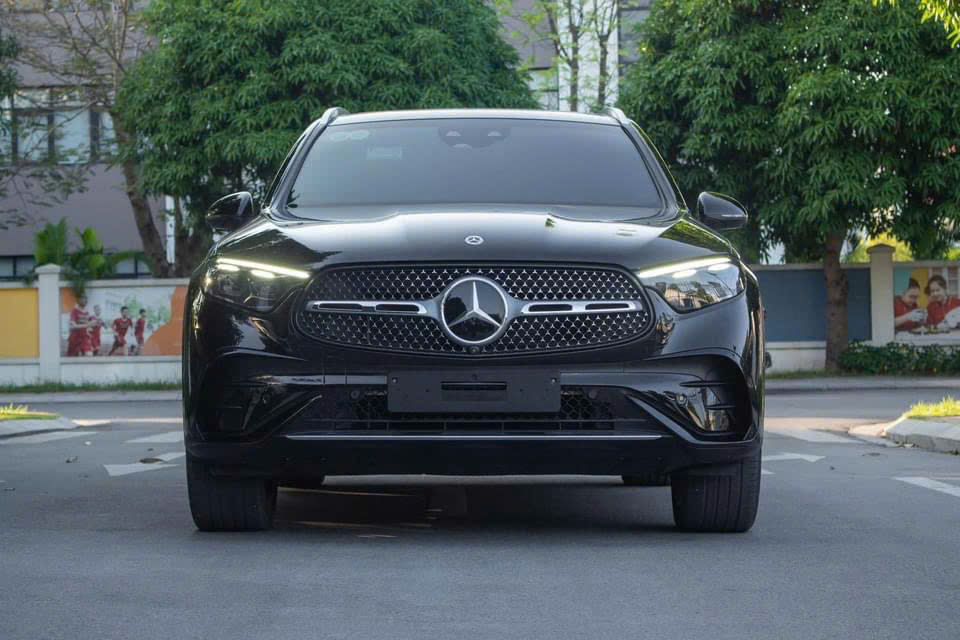 Mercedes GLC 300 4Matic Lăn Bánh Mercedes Hóc Môn