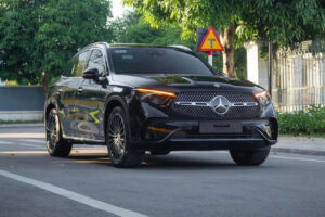 GLC 300 4Matic Lăn Bánh Mercedes Hóc Môn