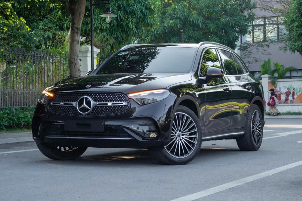 Mercedes GLC 300 4Matic Lăn Bánh Mercedes Hóc Môn