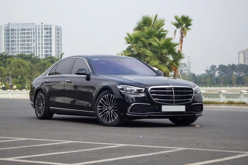 Mercedes Benz S Class cu sang trong