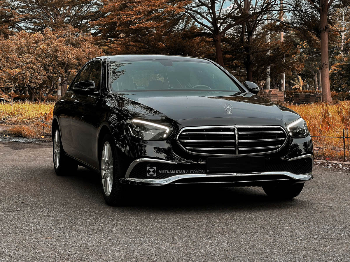 Mercedes E200 Quận 7: Cổ Điện Sang Trọng Trong Từng Chi Tiết Mercedes E200 Quan 7 4