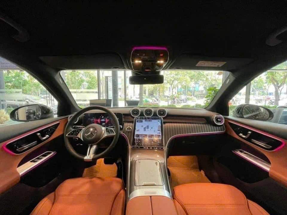 Mercedes GLC 200 Quận 7: SUV Sang Trọng cho Gia Đình 5 Chỗ Mercedes GLC 200 Quan 7 2
