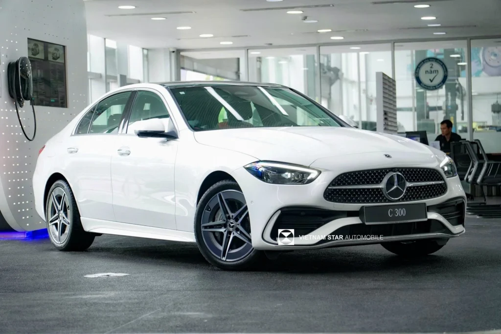 Giá Xe C300 AMG Lăn Bánh Tại Mercedes Việt Nam Star