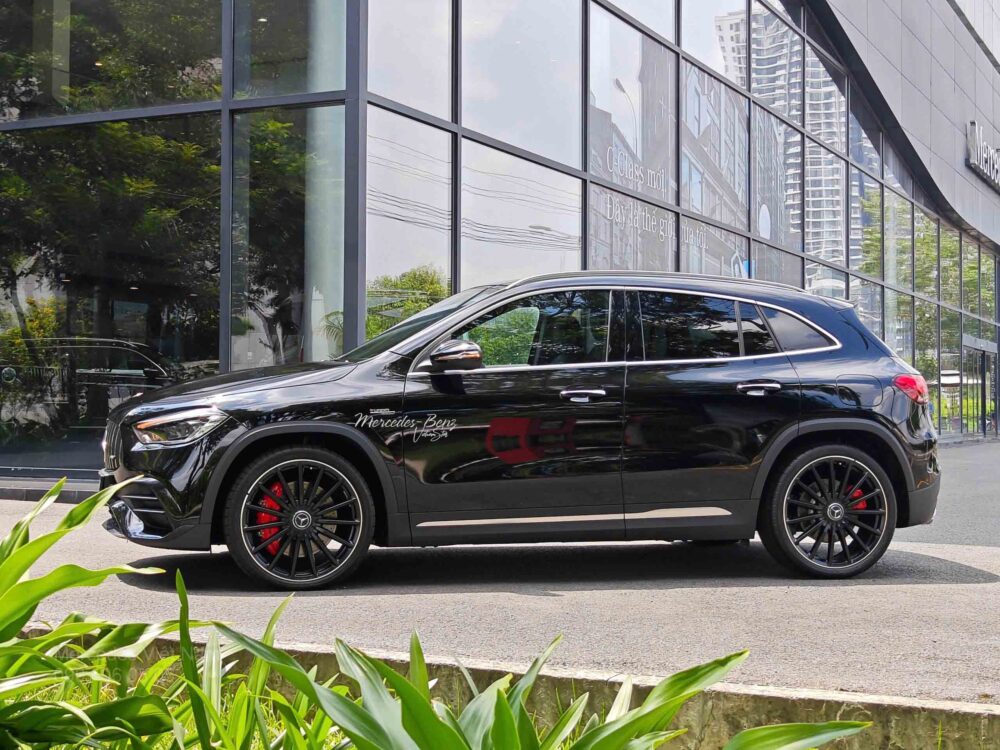 Alternative view of Mercedes-AMG GLA 45 S 4Matic+