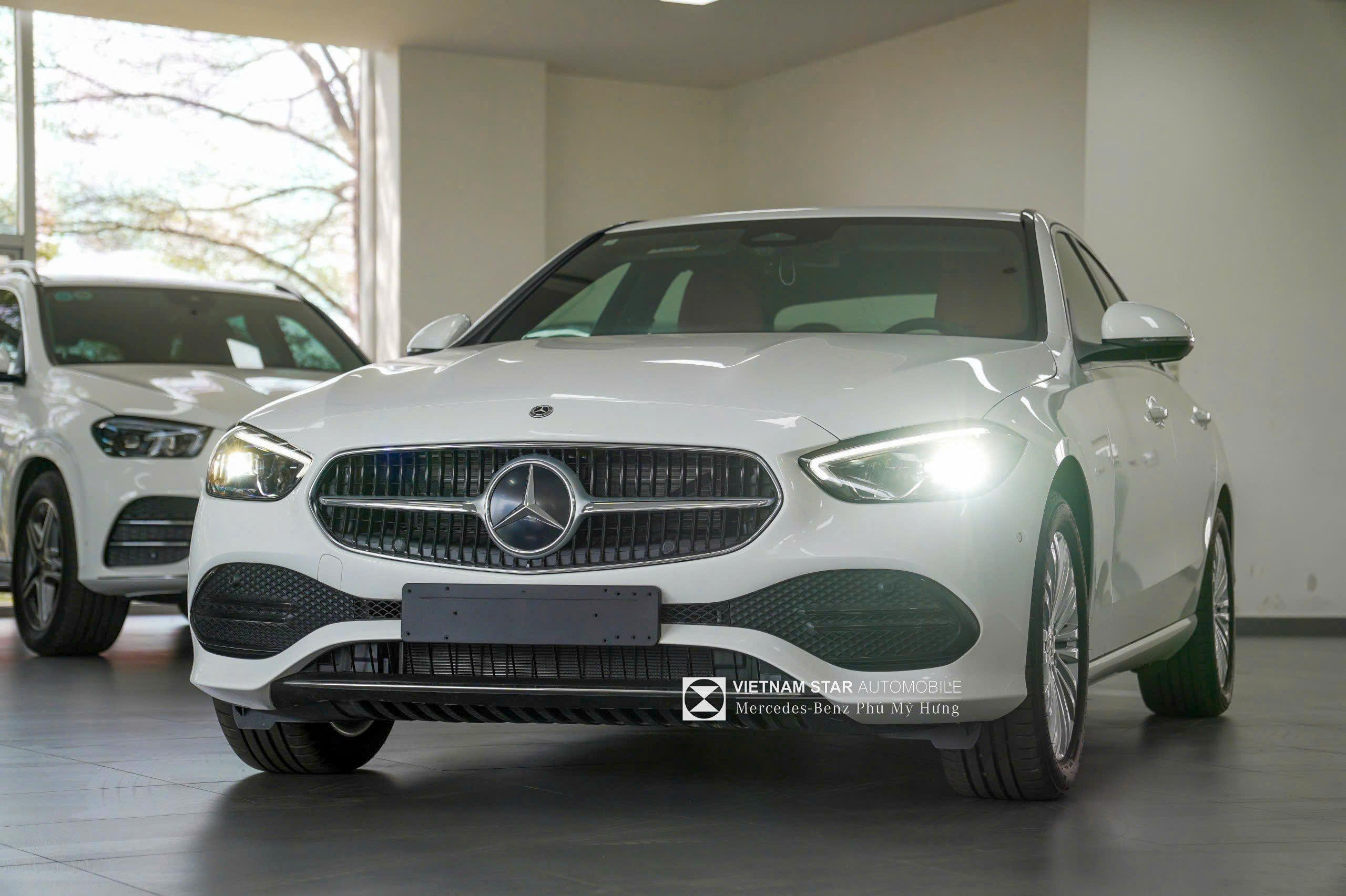 Mercedes-Benz C 200 Avantgarde Mercedes-Benz C 200 Avantgarde Giá Xe Lăn Bánh Mới Nhất Việt Nam