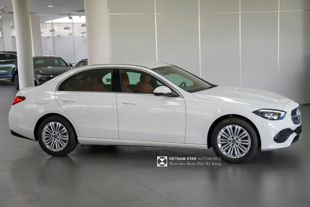 Thân xe Mercedes C 200 Avantgarde - Mềm Mại Và Tinh Tế