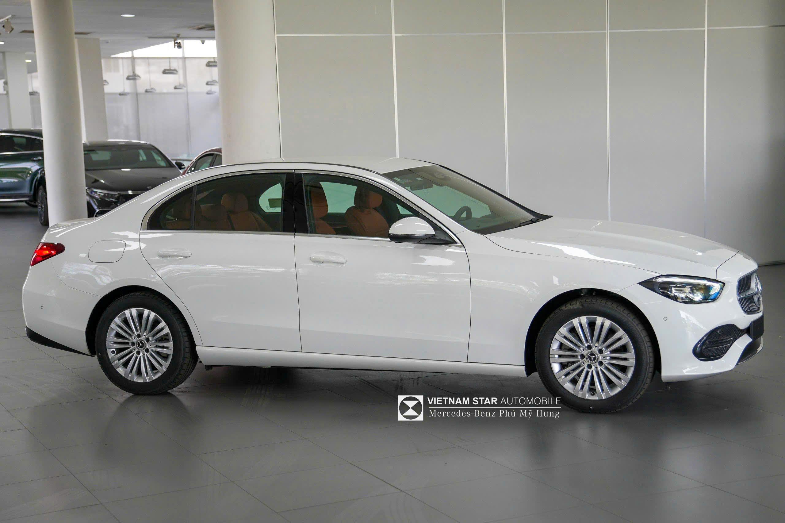 Mercedes-Benz C 200 Avantgarde Thân xe Mercedes C 200 Avantgarde - Mềm Mại Và Tinh Tế