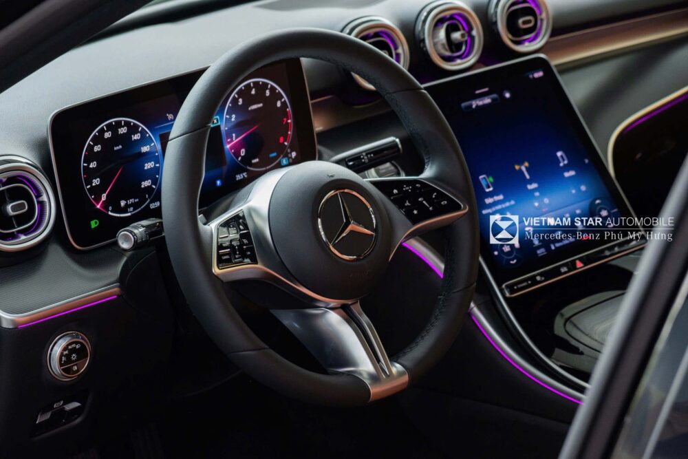 Phía Sau Vô-Lăng Mercedes-Benz C 200 Avantgarde