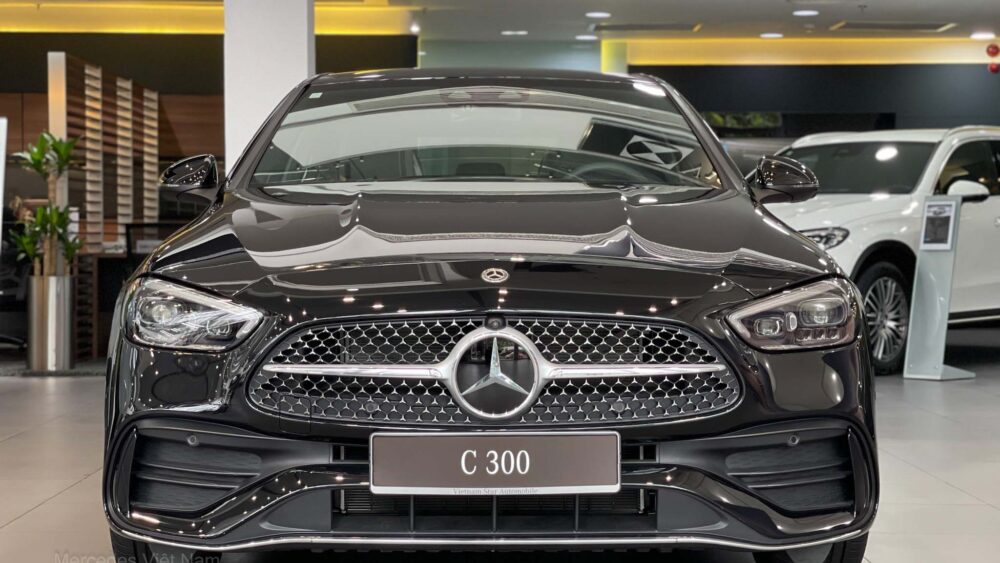 Mercedes-Benz C300 AMG Trang bị cụm đèn trước DIGITAL LIGHT cao cấp tích hợp ULTRA RANGE