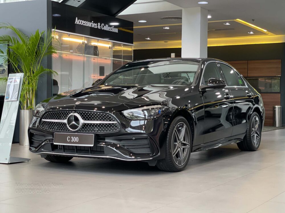Mercedes-Benz C300 AMG Lăn Bánh Việt Nam