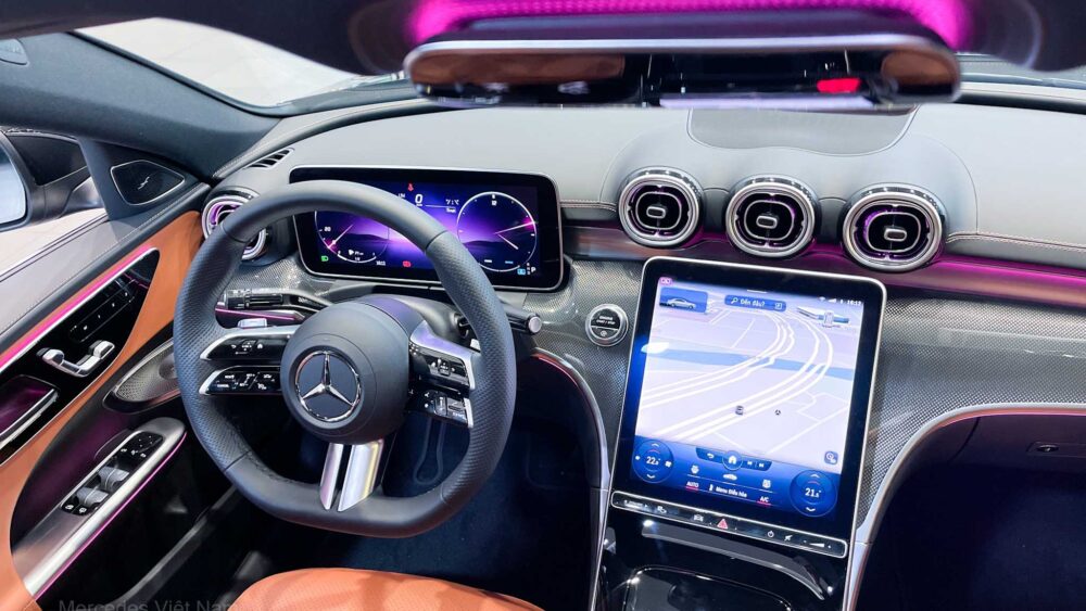 Mercedes-Benz C300 AMG Nội Thất Nâu - Sang Trọng và Hiện Đại