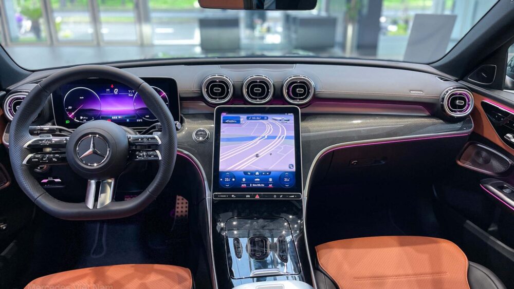 Không Gian Nội Thất Mercedes-Benz C300 AMG