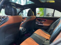 Mercedes-Benz C300 AMG Mercedes-Benz C300 AMG Hàng Ghế Sau Rộng Rãi và Thoải Mái