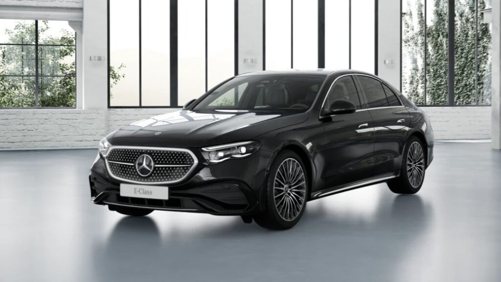 Mercedes-Benz E300 AMG Lăn Bánh Việt Nam