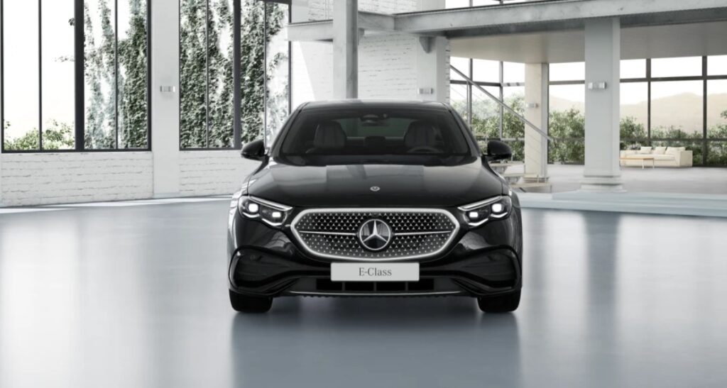 Mercedes-Benz E300 AMG Lăn Bánh Việt Nam