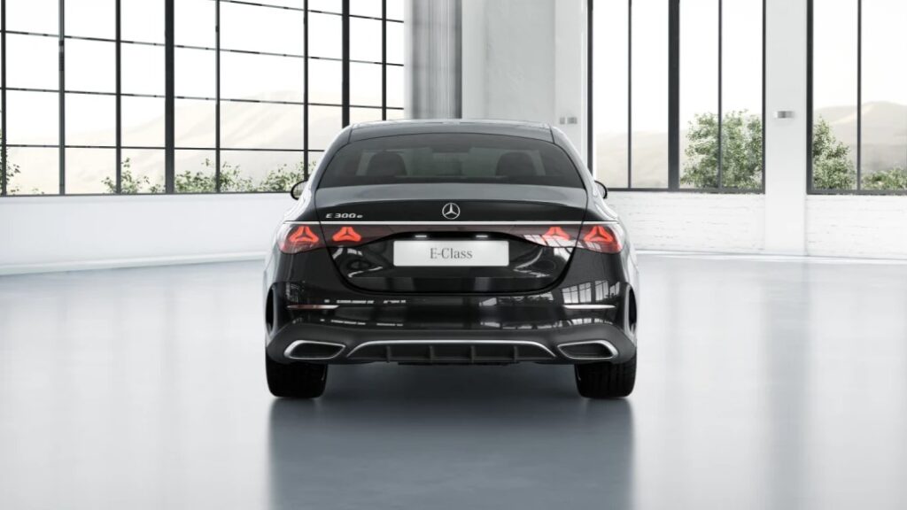 Mercedes-Benz E300 AMG Lăn Bánh TP Hồ Chí Minh
