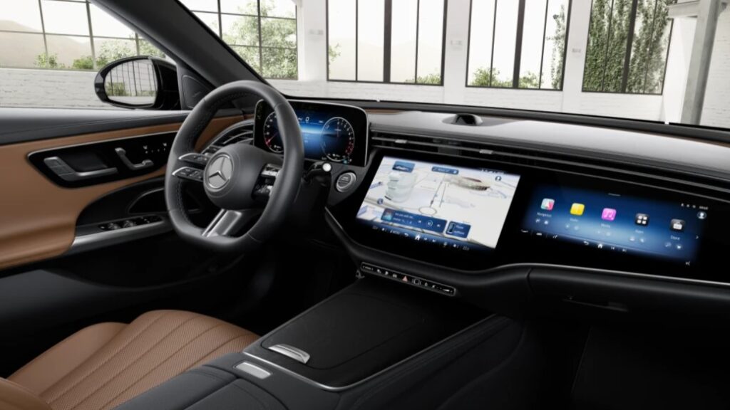 Mercedes-Benz E300 AMG Nội Thất Nâu