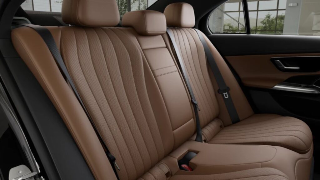Mercedes-Benz E300 AMG Nội Thất Nâu