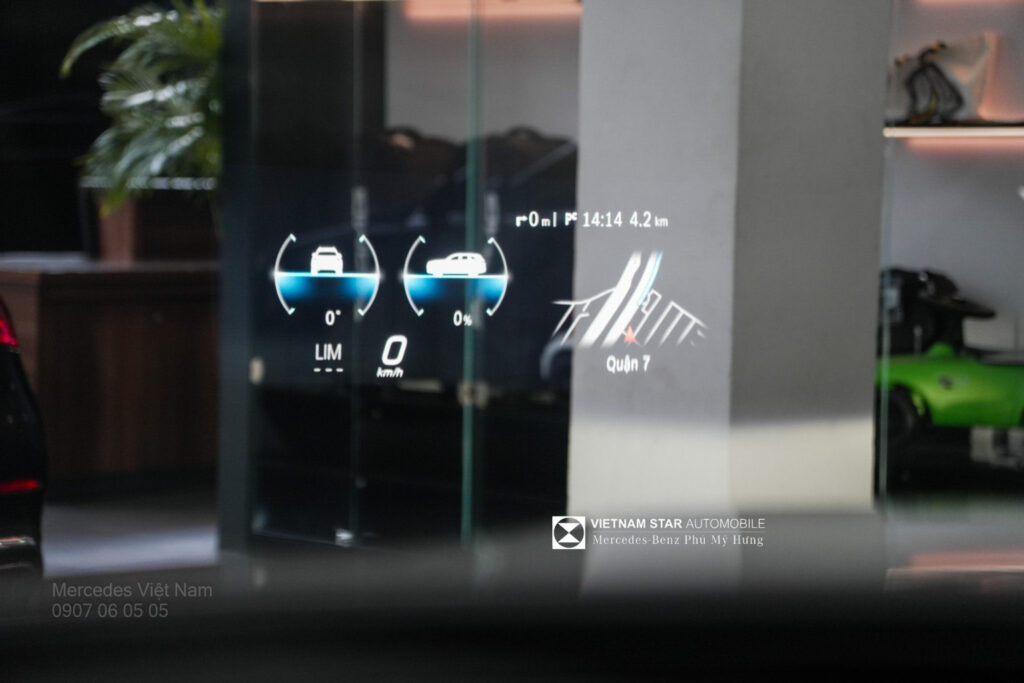 Mercedes-Benz GLC 300 4Matic Trang Bị HUD Trên Kính Lái