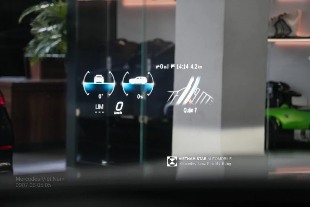 Mercedes-Benz GLC 300 4Matic Trang Bị HUD Trên Kính Lái
