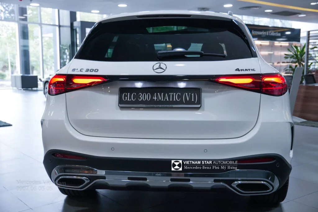Thiết kế đuôi xe Mercedes-Benz GLC 300 4Matic với cụm đèn hậu LED thanh mảnh đẳng cấp
