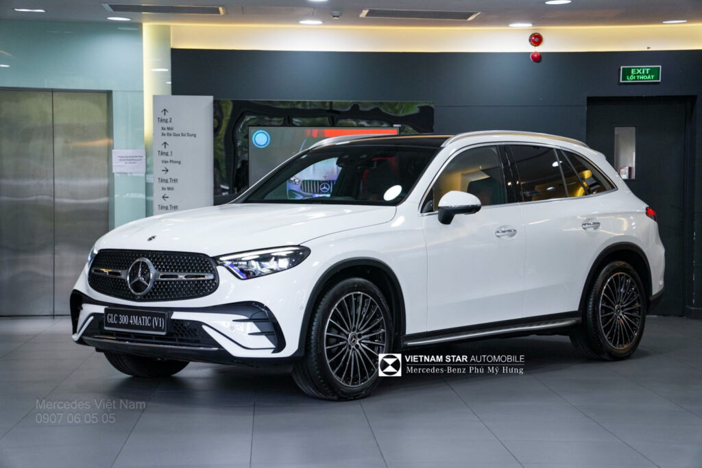 Mercedes-Benz GLC 300 4Matic Lăn Bánh Việt Nam