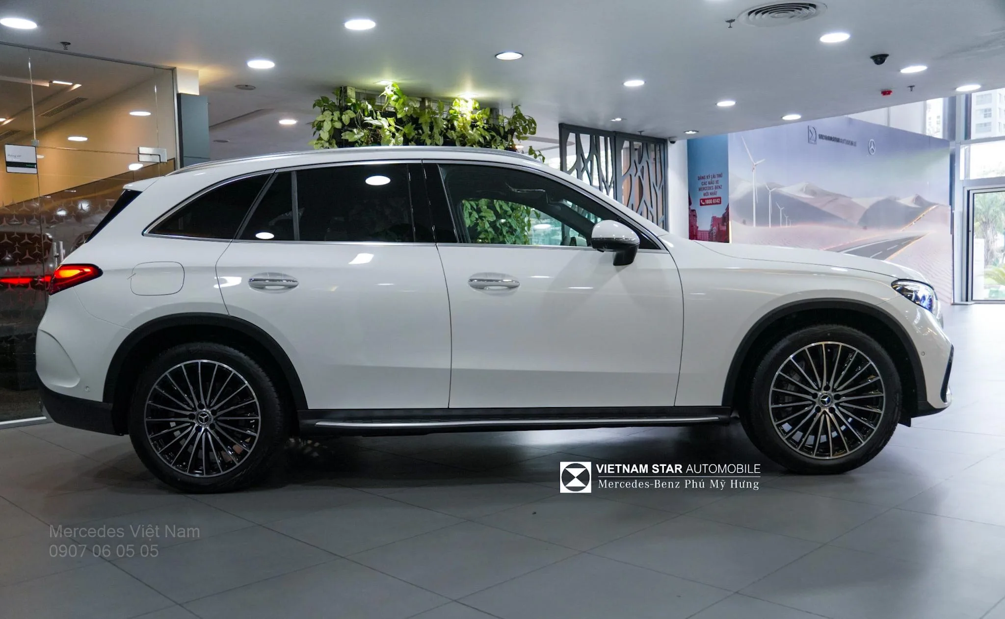 Mercedes-Benz GLC 300 4MATIC - Ảnh 4