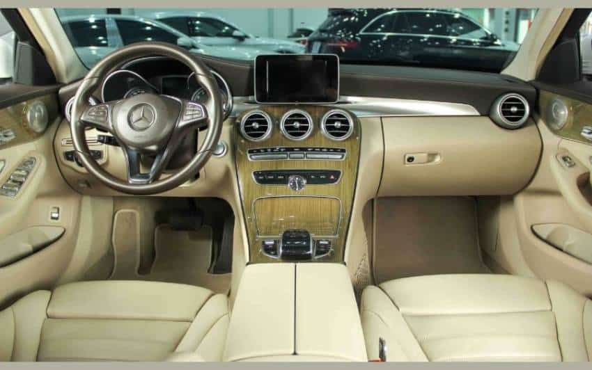 Nội Thất Xe Mercedes C250 - Tiện Nghi Hàng Đầu, Đẳng Cấp Sang Trọng noi that xe mercedes c250 6