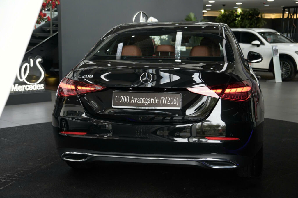 Mercedes-Benz C 200 AVANTGARDE Duoi xe Mercedes C200 Avantgarde Den hau LED 2