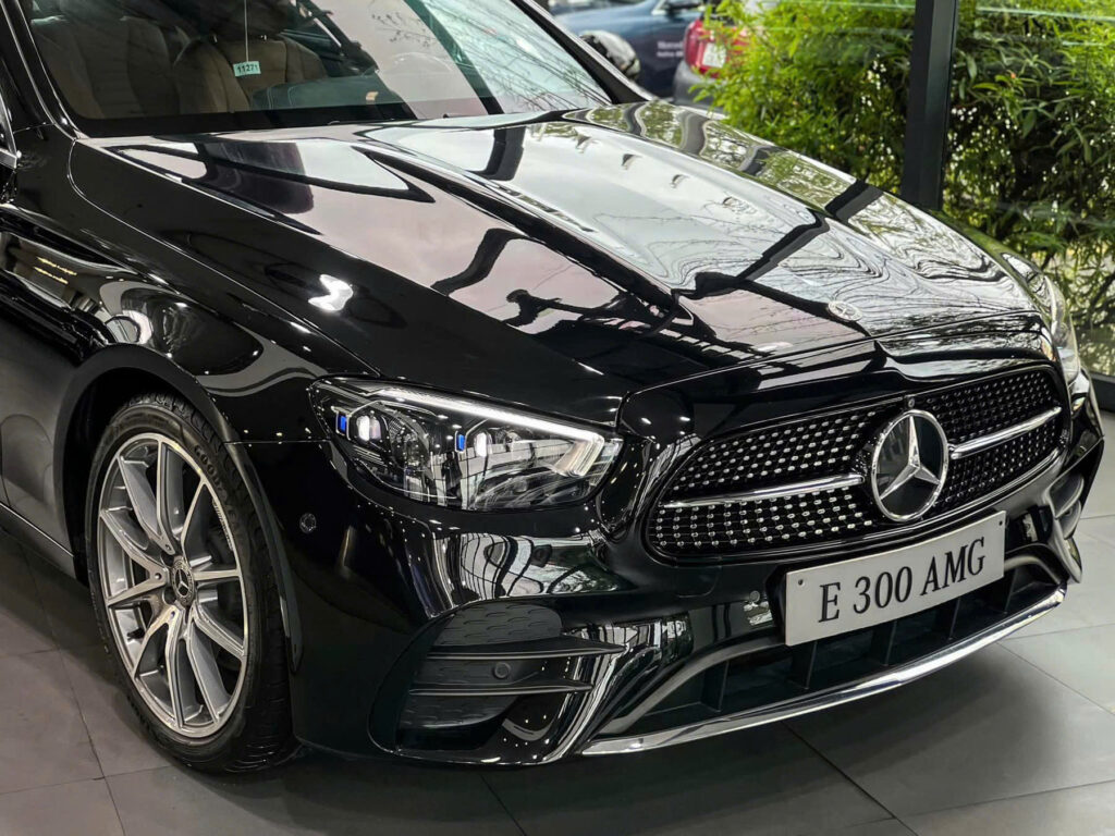 Gia Xe Mercedes E300 AMG Tai Ha Noi 5