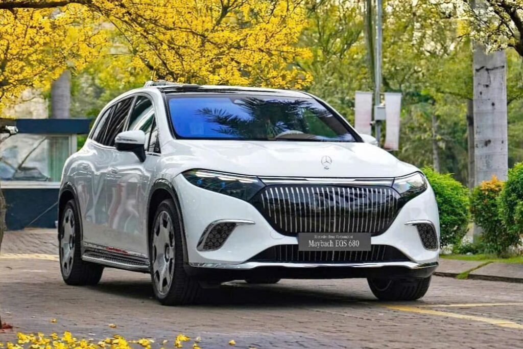 Gia Xe Mercedes Maybach EQS 680 SUV Thuan Dien Lan Banh Moi Nhat