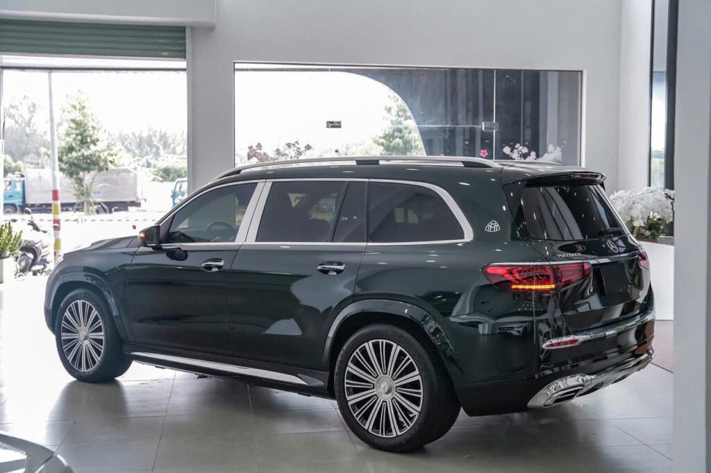 Đuôi Xe Maybach GLS 480 Màu Xanh