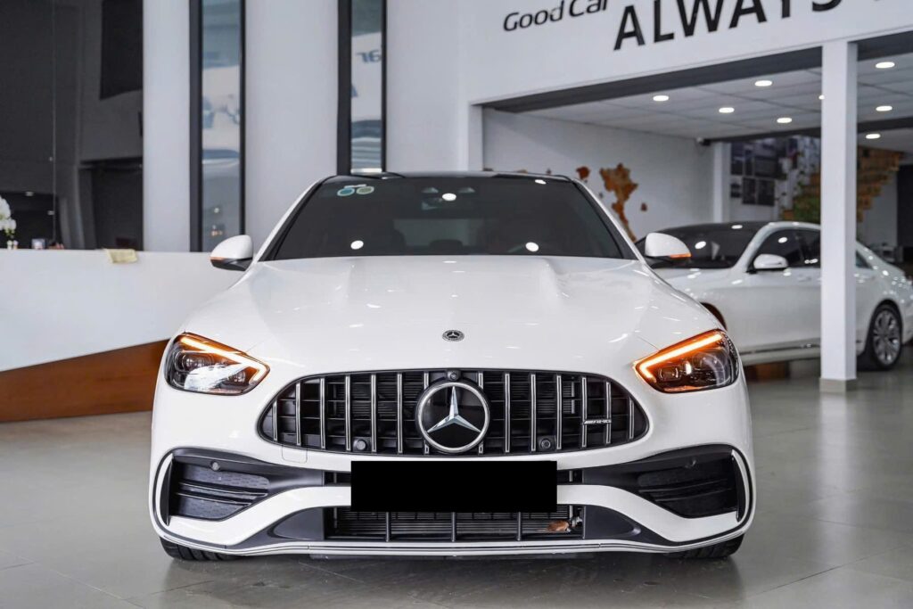 Giá Xe Mercedes-AMG C43 4Matic Màu Trắng