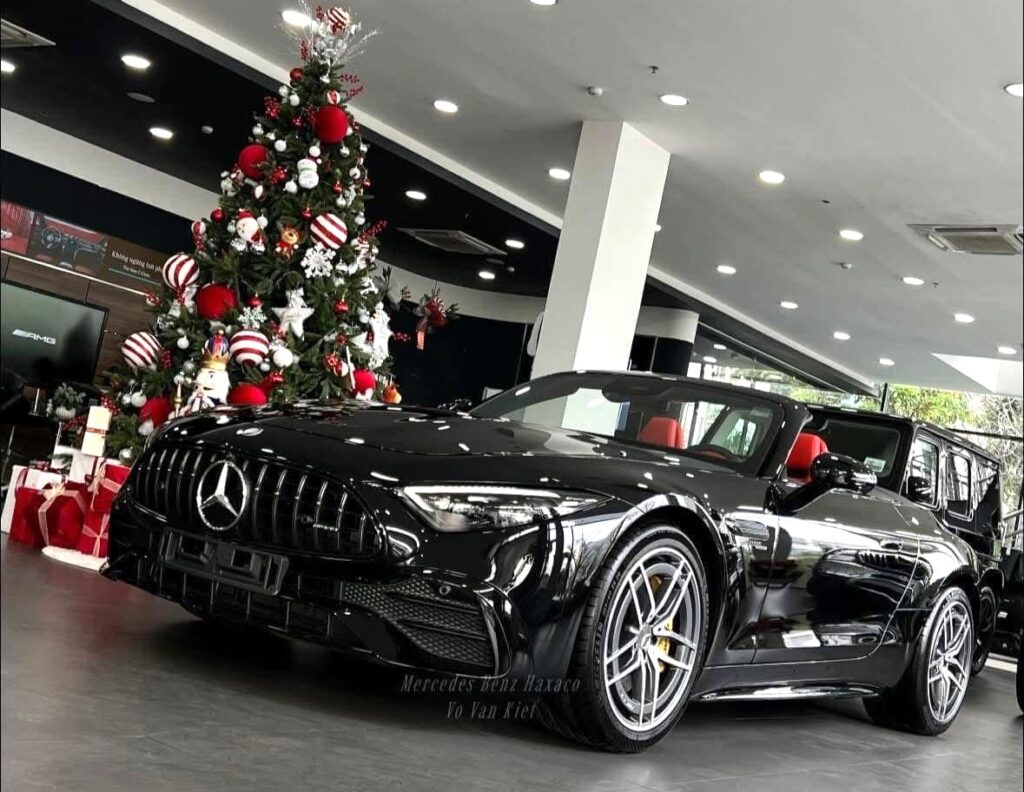 Ngoại Thất Mercedes-AMG SL 43 Màu Đen