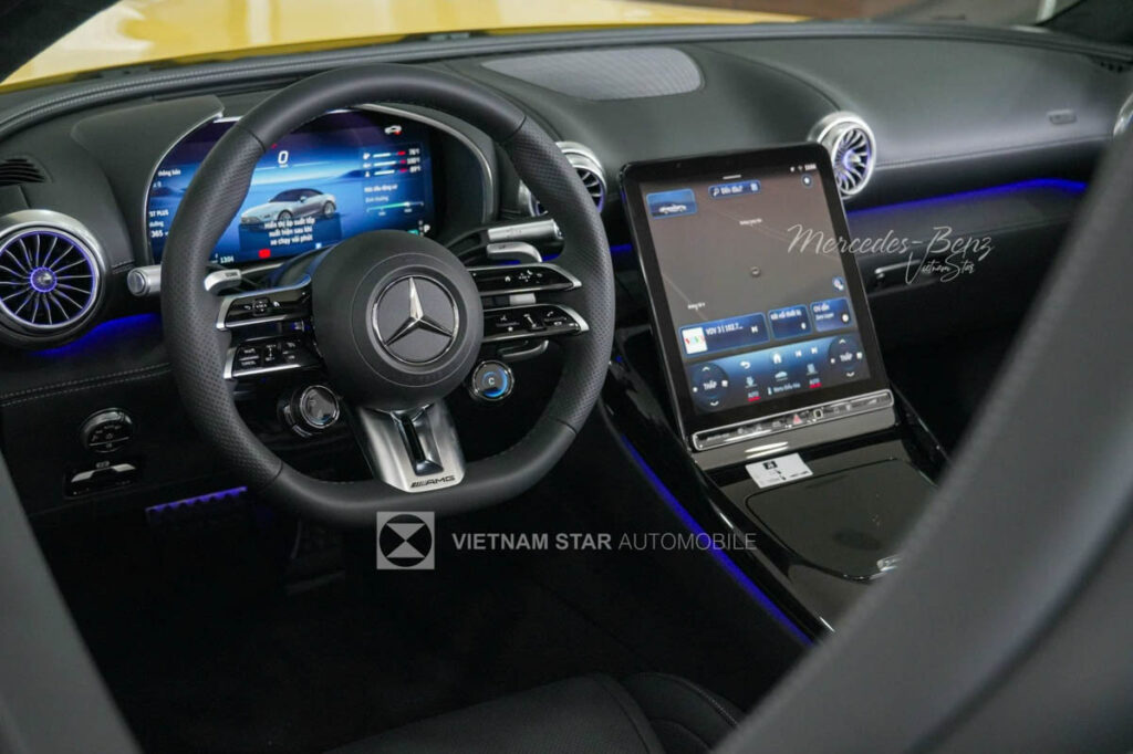 Mercedes AMG SL 43 Mau Do Noi That Den 1