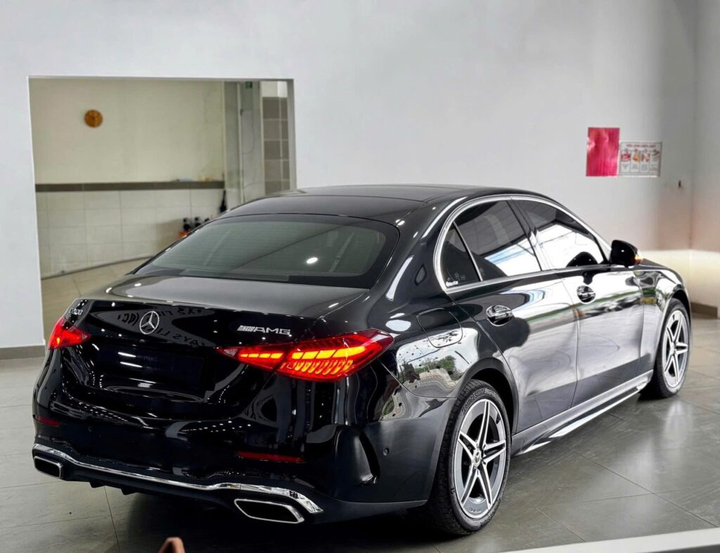 Thân Xe Mercedes C300 AMG Màu Đen