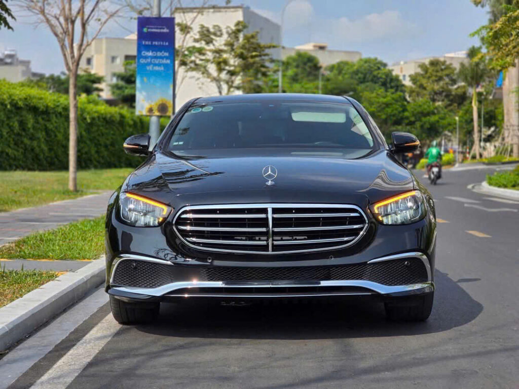 Xe Cũ Mercedes-Benz E200 Exclusive Xe Cũ Mercedes-Benz E200 Exclusive Lăn Bánh Hồ Chí Minh