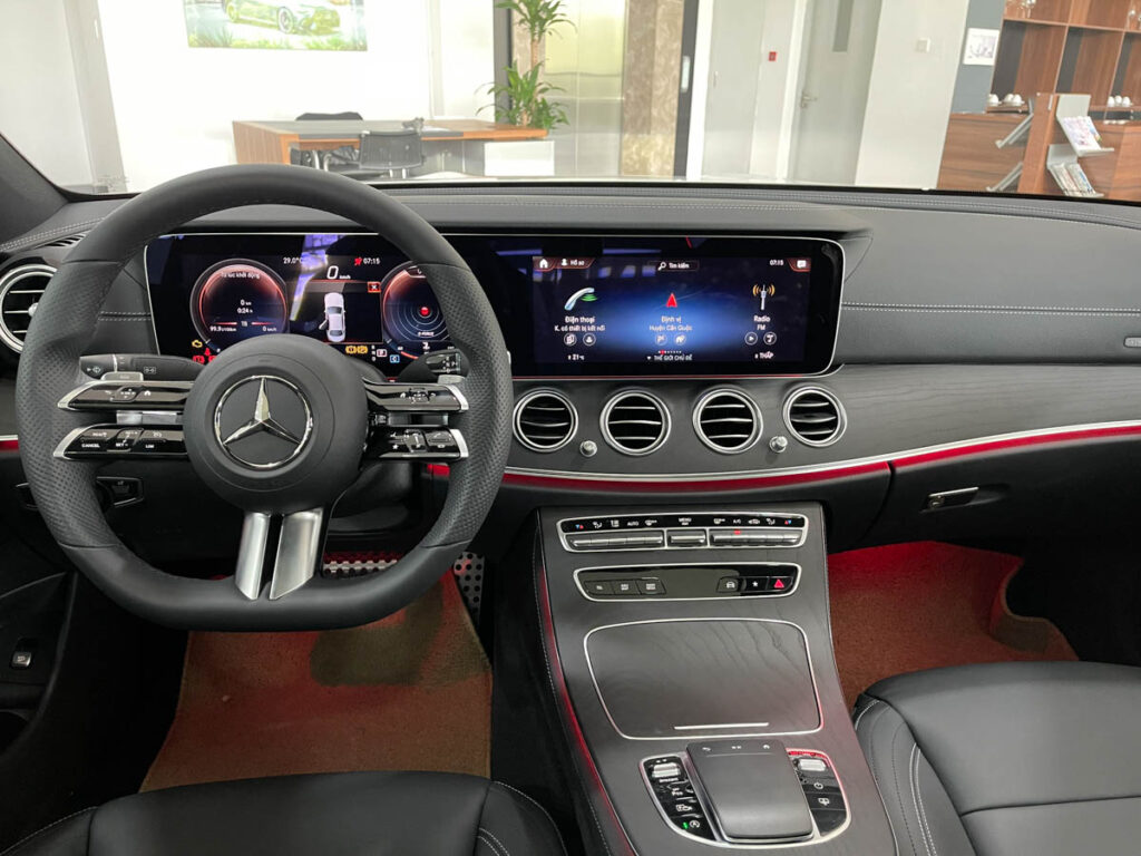 Xe Cũ Mercedes-Benz E300 AMG Xe Cu Mercedes Benz E300 AMG 4 1