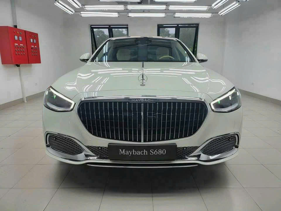 5 Lý Do Nên Chọn Mercedes-Maybach S680 Màu Trắng: Biểu Tượng Của Đẳng Cấp Tại TP.HCM 5 Lý Do Nên Chọn Mercedes-Maybach S680 Màu Trắng Tại Phú Mỹ Hưng