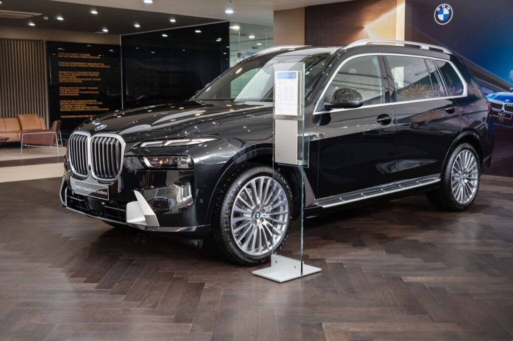 BMW X7 Giá Lăn Bánh Mới Nhất 2025
