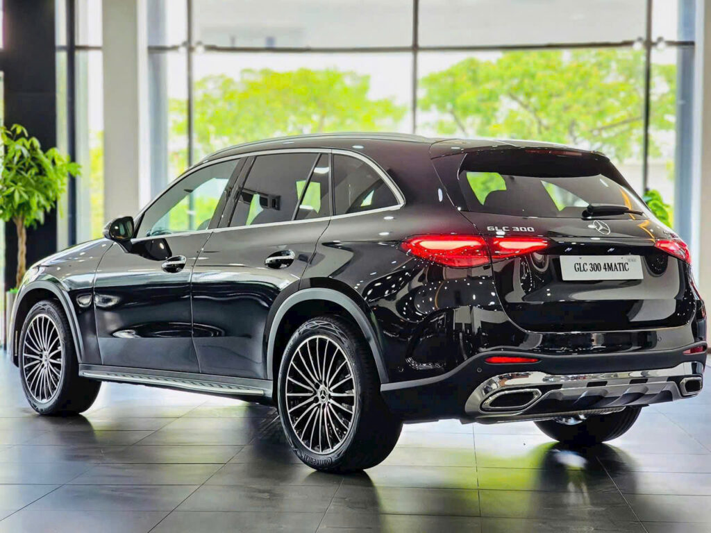 Mercedes GLC 300 Giá Lăn Bánh và Khuyến Mãi Mới Nhất 2025 Mercedes GLC 300 Giá Lăn Bánh tại Phú Mỹ Hưng Quận 7