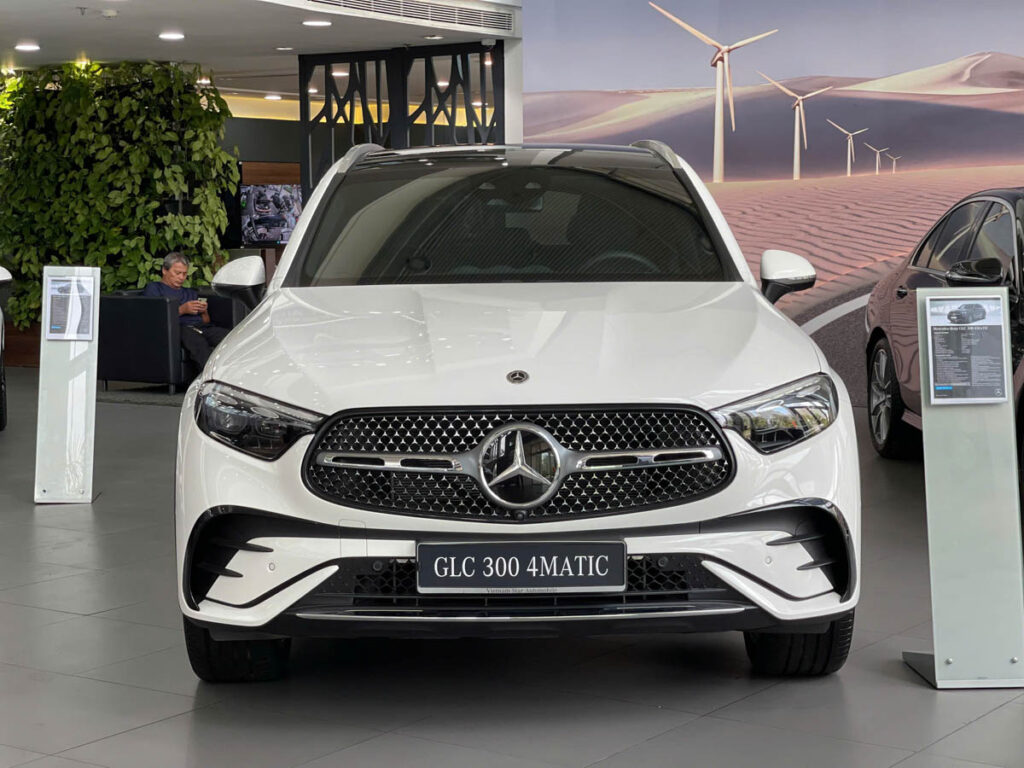 Mercedes GLC 300 Trắng | Giá Bán & Ưu Đãi Mới Nhất 2025 Mercedes GLC 300 Trắng