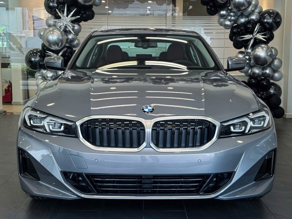 BMW 320i 2025 - Giá Lăn Bánh, Đánh Giá & Ưu Đãi Mới Nhất BMW 320i 2025