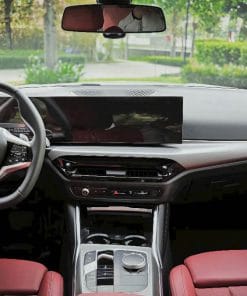 Nội thất BMW 320i Sport Line 2025 với BMW Curved Display hiện đại