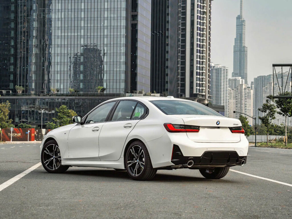 BMW 320i Sport Line LCI BMW 320i Sport Line Lăn Bánh Hồ Chí Minh