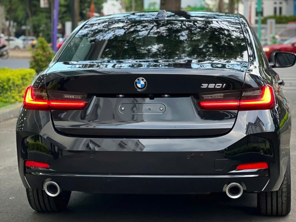 BMW 320i Thông Số Kỹ Thuật 2025 với thiết kế ngoại thất trẻ trung