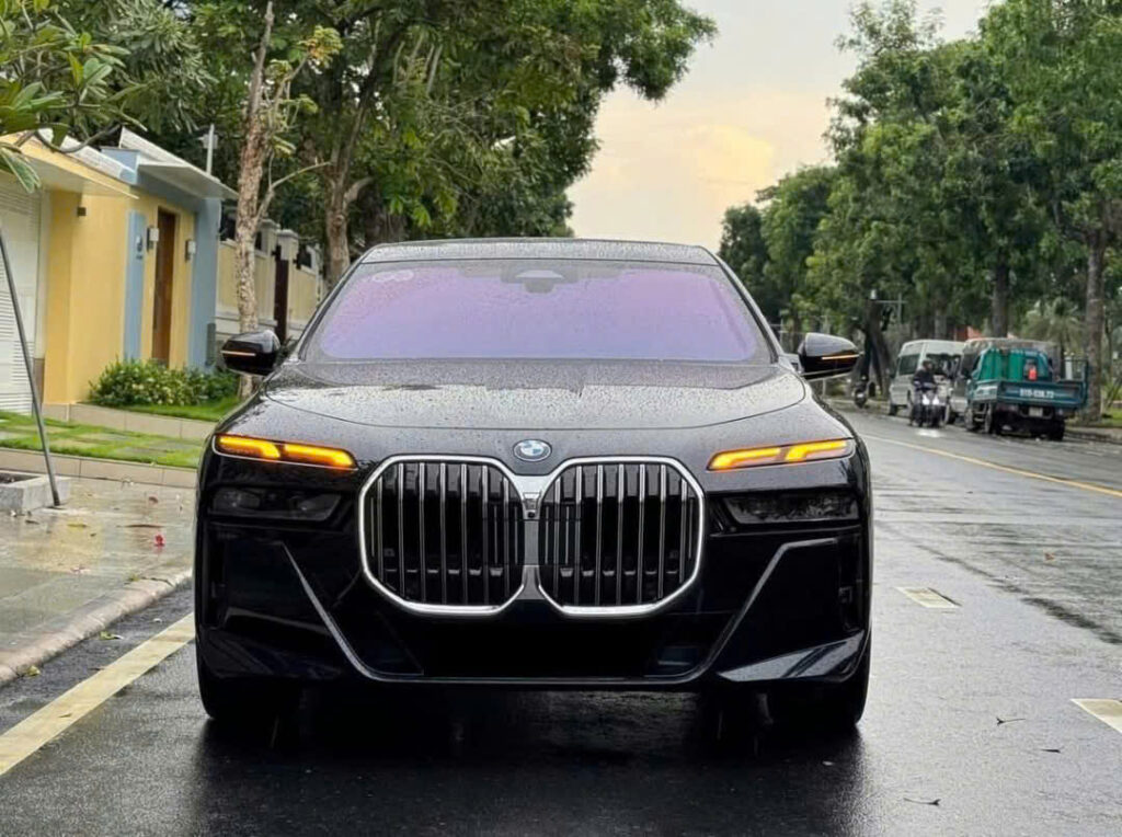 BMW 735i 2025: Giá Xe, Thông Số Kỹ Thuật, Đánh Giá Sedan Hạng Sang tại Việt Nam BMW 735i