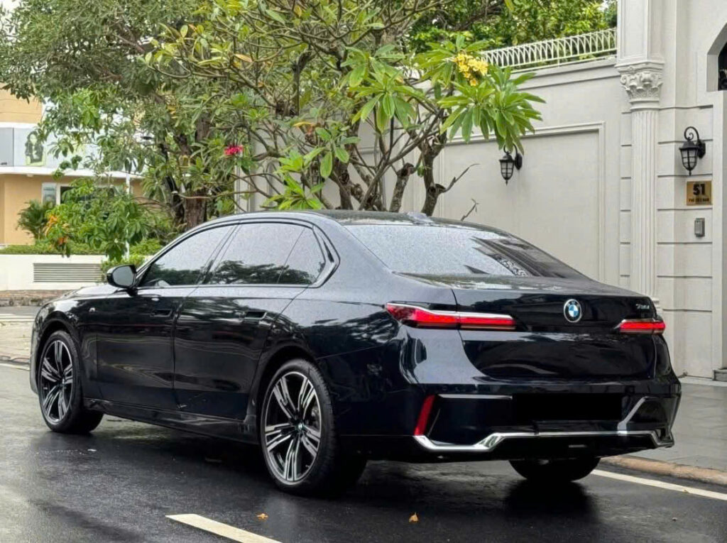 BMW 735i 2025: Giá Xe, Thông Số Kỹ Thuật, Đánh Giá Sedan Hạng Sang tại Việt Nam BMW 735i