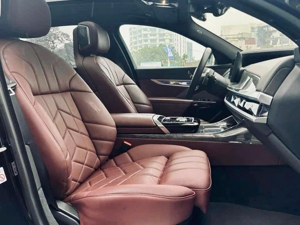 BMW 735i 2025: Giá Xe, Thông Số Kỹ Thuật, Đánh Giá Sedan Hạng Sang tại Việt Nam Nội thất BMW 735i 2025